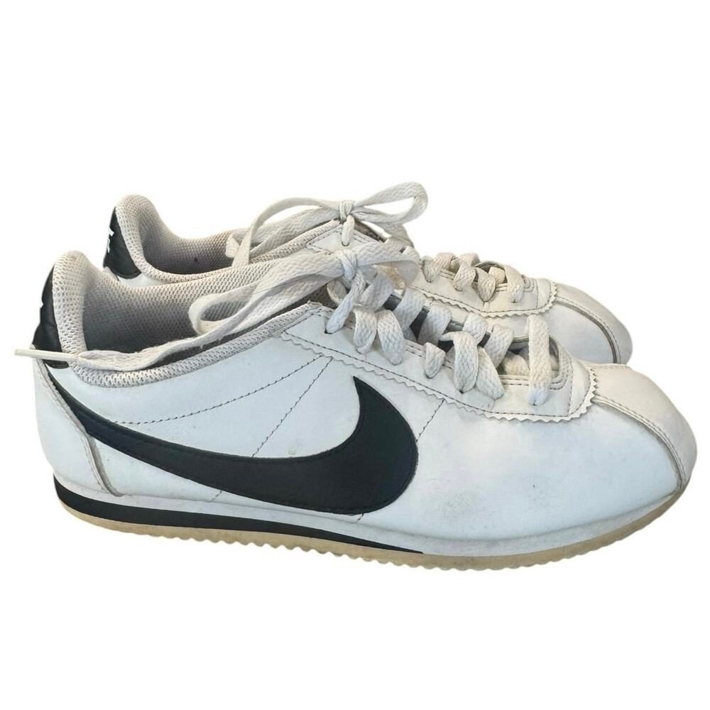 NIKE Classic Cortez sneakers Size 7.5 White Black Low Top Retro Look Lace Up